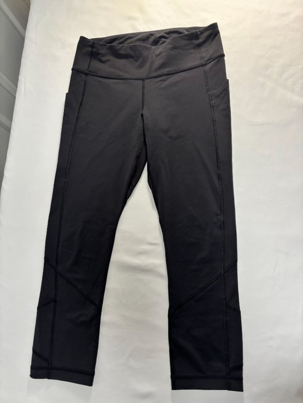Lululemon Black Cropped Leggings (Estimated Size 6)